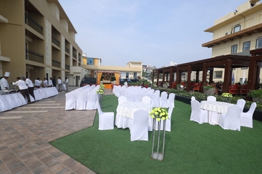 fh-beachfront-puri-wedding-ayaan-poolside-lawn-four.jpg