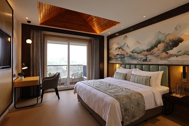 premium-lake-view-room-with-balcony.jpg