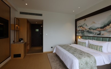 lake-view-room.jpg