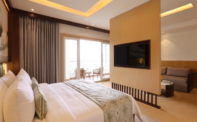 lake-view-suite.jpg