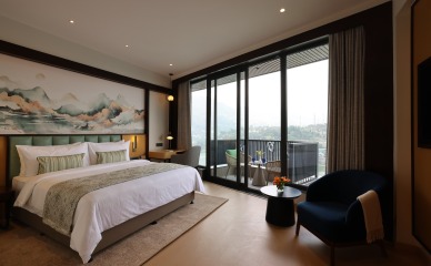 premium-lake-view-room-with-balcony.jpg