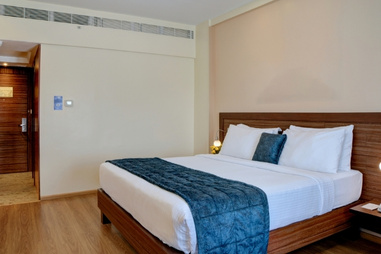 381 x 254 - Deluxe Room Picture