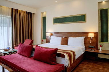 381 x 254 - Exclusive Club Room Picture 2