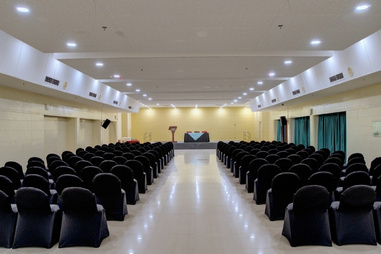 381 x 254 - Mannar Thirumalai NaickerHall Theater Setup Picture 1