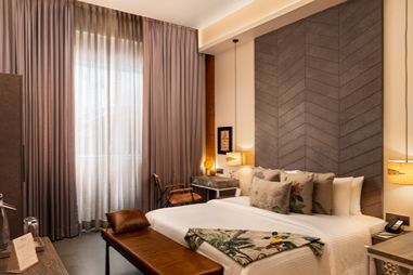deluxe-bedroom.jpg