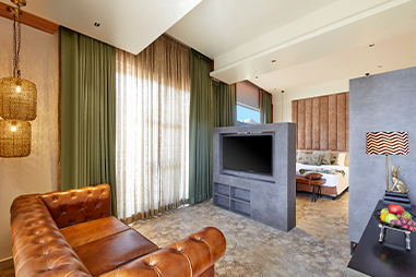 premium-mountain-view-suite-with-balcony.jpg