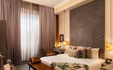 deluxe-room-bed.jpg