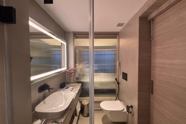 m (381 x 254 px) - Premium Room Washroom 1