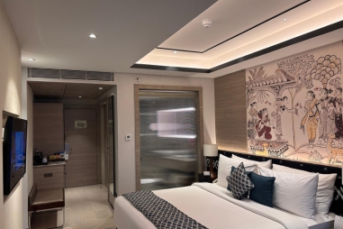 m (381 x 254 px) - Premium Room Picture 3