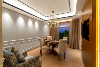 m (381 x 254 px) - Presidential Suite Dining Area
