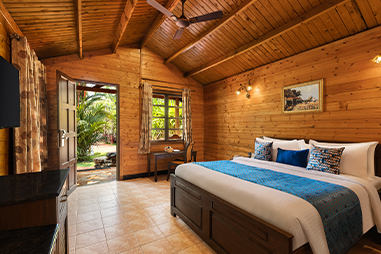 wooden-cottage-bedroom.jpg