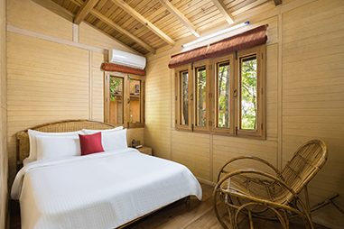 wooden-house-bedroom.jpg