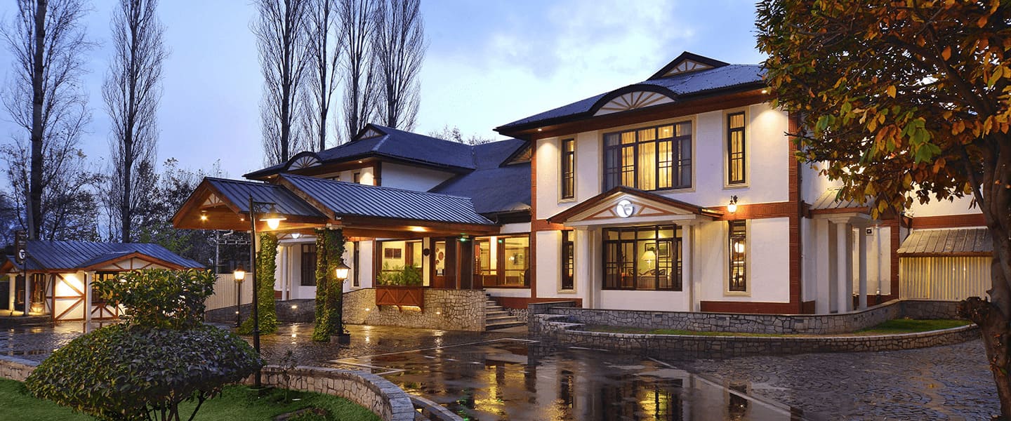 front-fascade-fortuneresortheevan-srinagar