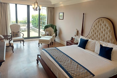 Luxury-Family-Room.jpg