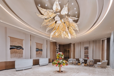 6. Gallery 381 X 254 - Lobby Picture 1