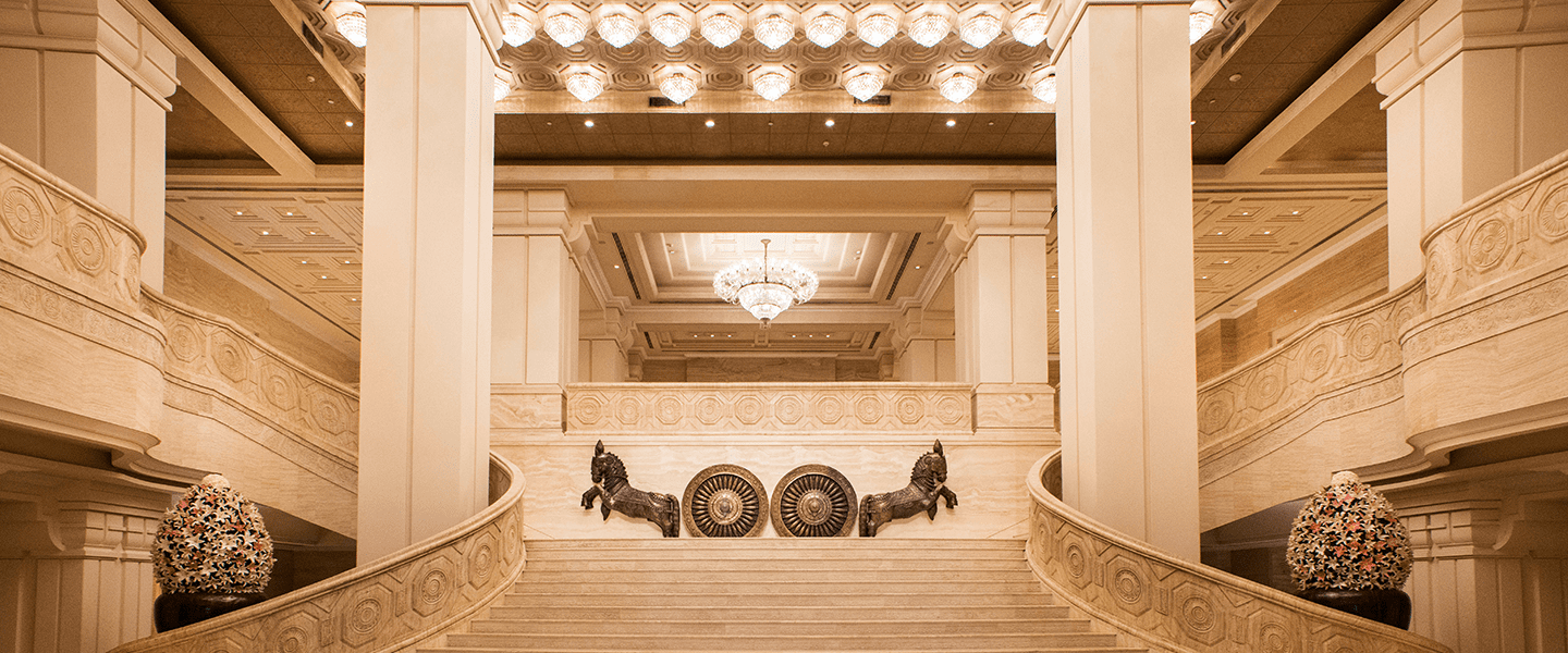 grand-staircase-dusk-itc-grand-bharat