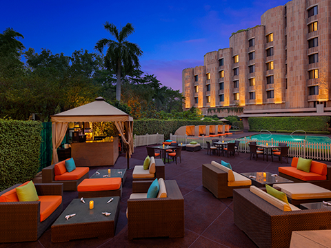 ira-the-waterside-bar-itc-maurya
