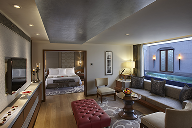 grand-presidential-suite-sitting-room.png