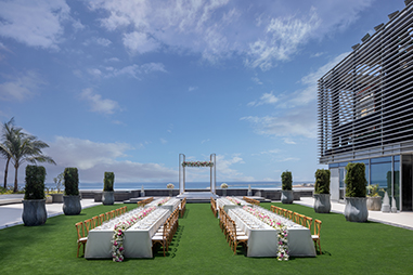 panaroma-deck-formal-sit-down-setup.jpg