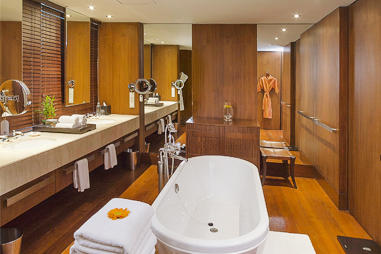 queen-suite-bathroom.jpg
