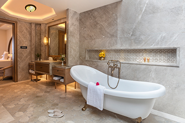 Mementos-Suite-Bathroom-with bathtub.jpg