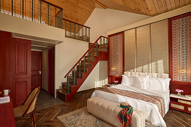 suite-bedroom-with-attic.jpg