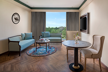 executive-suite-dining-area.jpg