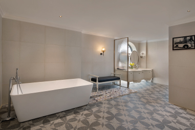 presidential-suite-bathroom.jpg