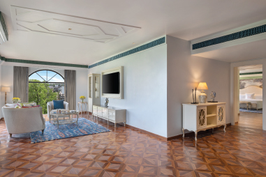presidential-suite-living-room.jpg