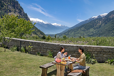 al-fresco-dining-overlooking-welcomhotel-manali.jpg