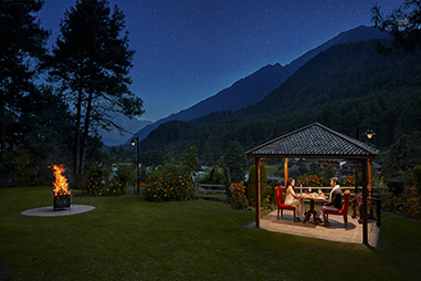 dining-under-the-stars.jpg