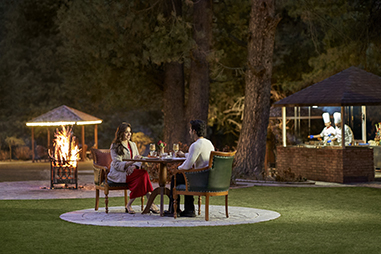 dinner-outdoor-couple.jpg